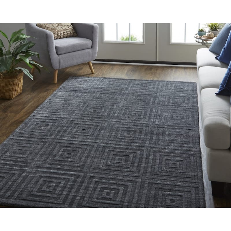 Vetu Traditional Woven Area Rug By HomeRoots - 2' x 3'
