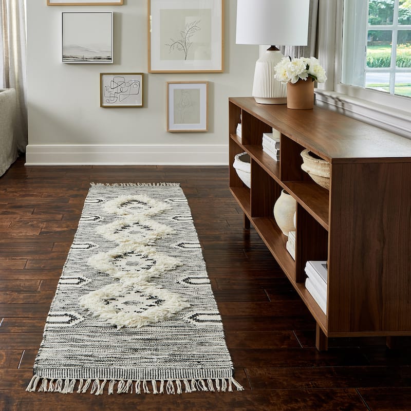 Nuloom Savannah Moroccan Tasseled Wool Area Rug - 2'8" x 6' Runner - Black