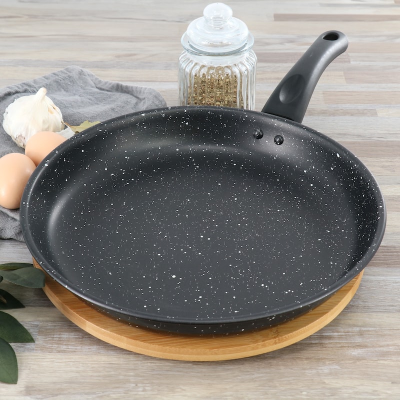 11 Inch Round Nonstick Carbon Steel Frying Pan in Black