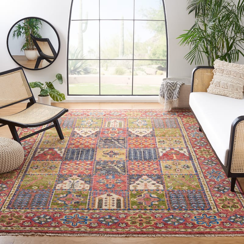 SAFAVIEH Hand-Knotted Samarkand Chiem Traditional Wool Rug - 10' x 14' - Red/Green