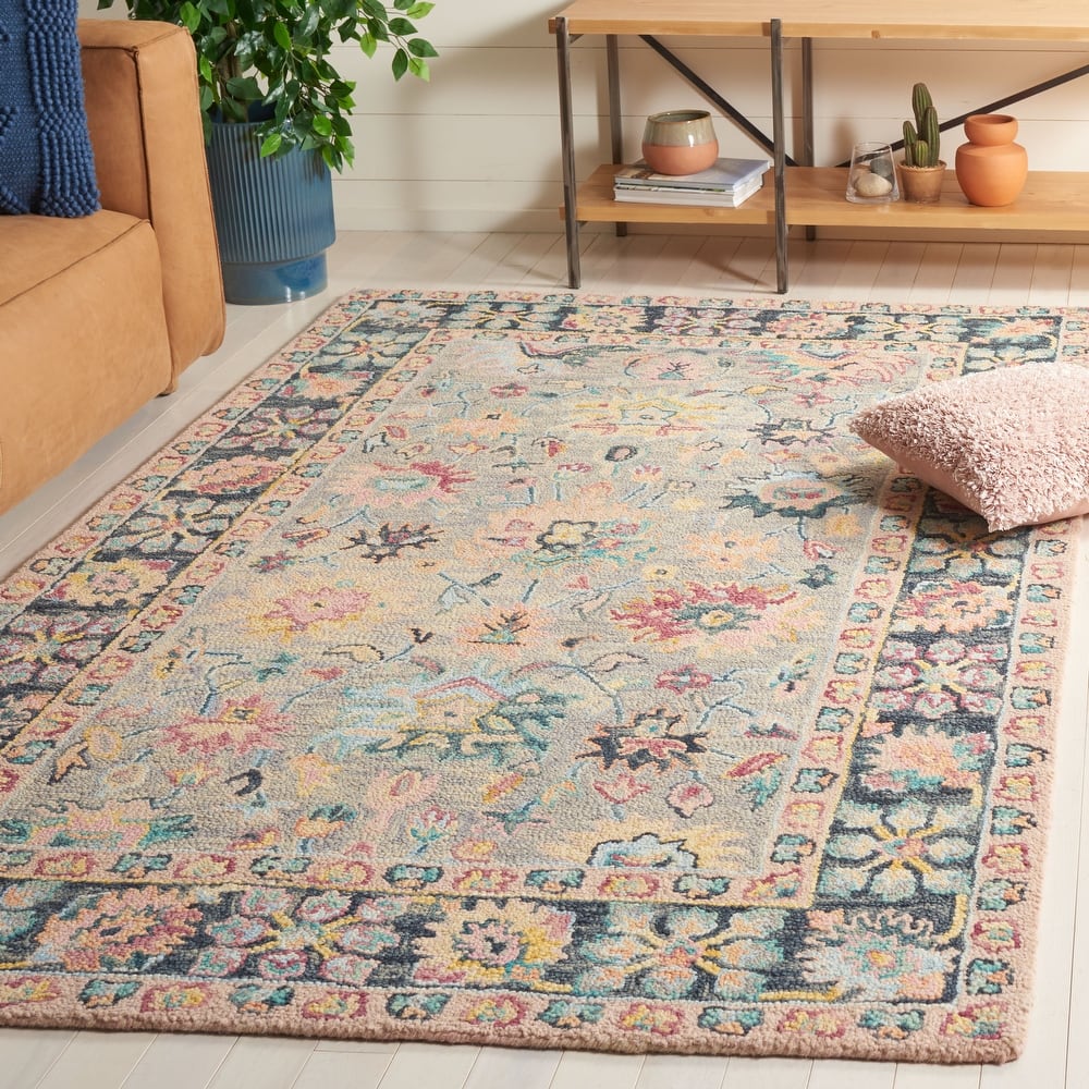 SAFAVIEH Handmade Blossom Oprina Floral Wool Rug