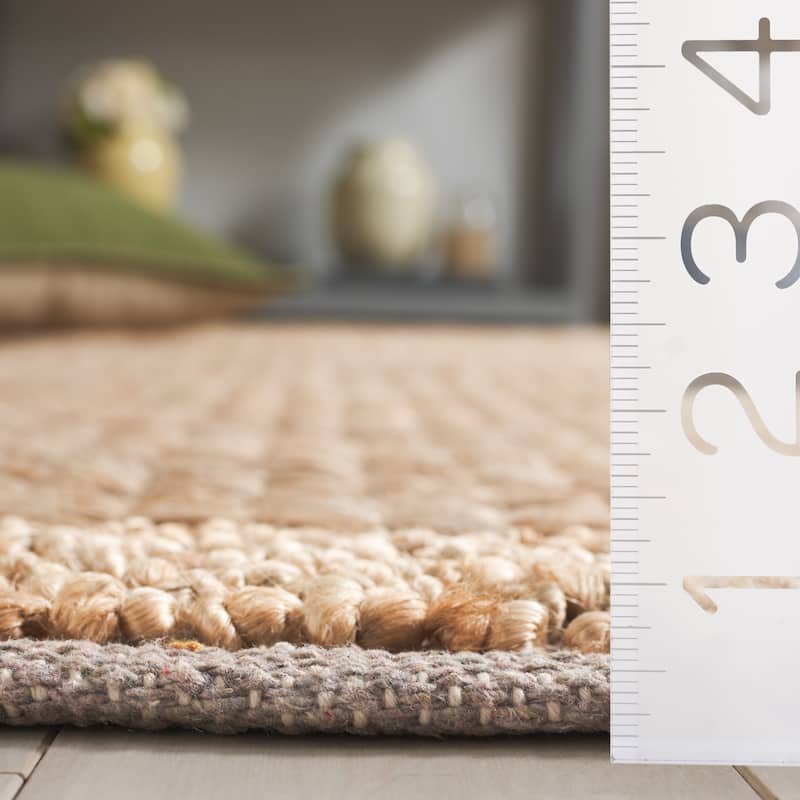 SAFAVIEH Hand-Woven Natural Fiber Shanna Casual Jute Rug