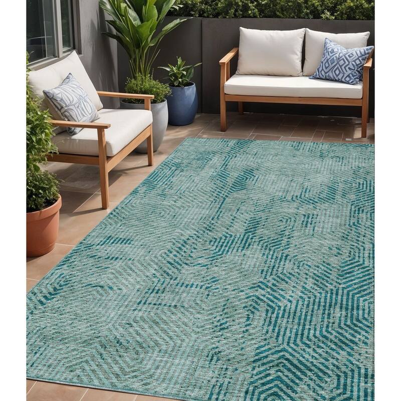 HomeRoots Geometric Transitional Rectangle Outdoor Rug - 5' X 8'