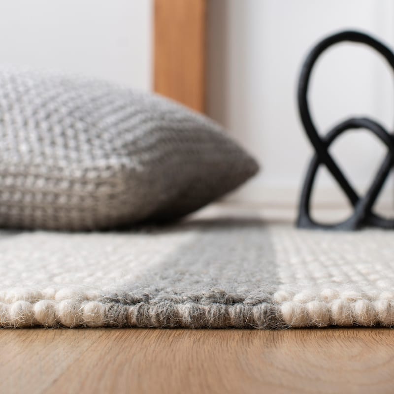 SAFAVIEH Handmade Natura Quitterie Moroccan Wool Rug