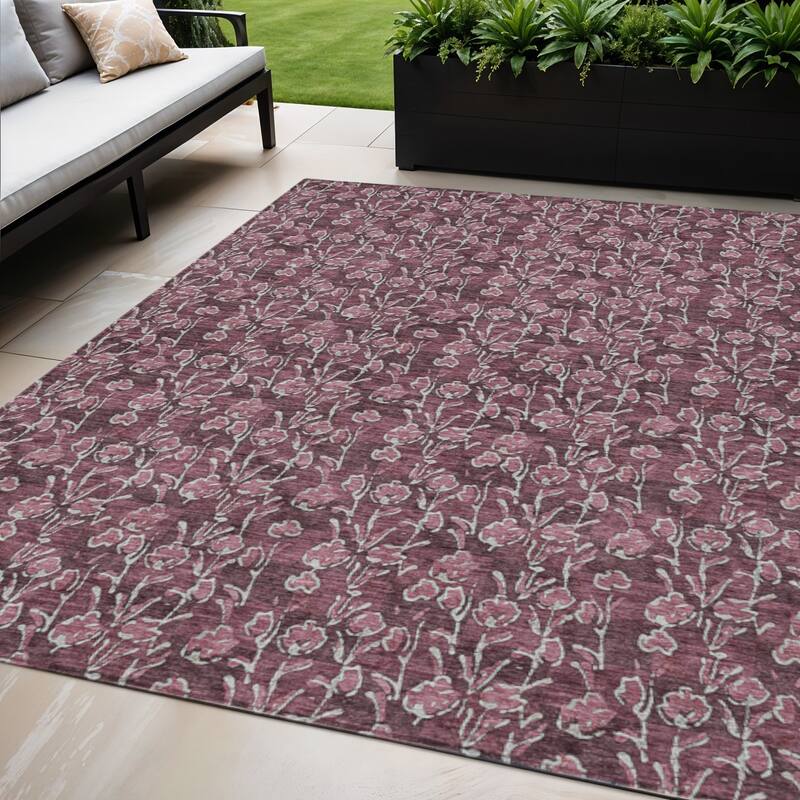HomeRoots Floral Transitional Rectangle Outdoor Rug - 5' X 8'