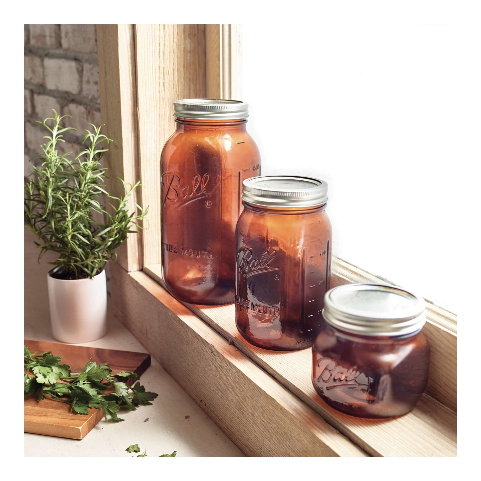 https://ak1.ostkcdn.com/images/products/is/images/direct/7cdd4f13039a3d43a169686936038cba0a269e65/Wide-Mouth-16oz-Amber-Mason-Jar-MultiPack-%2820-Pack%29.jpg