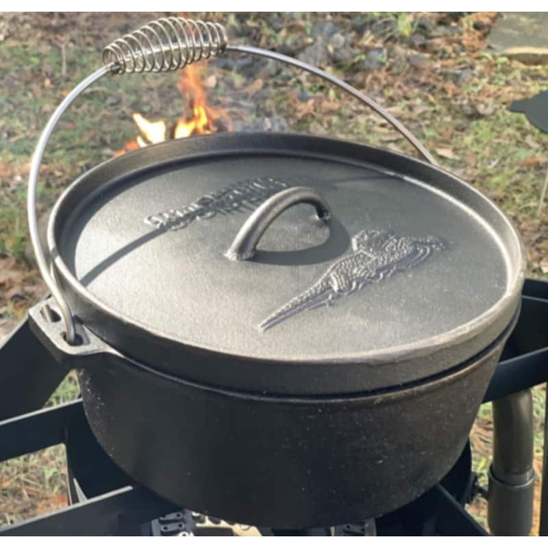 Bayou Classic® 4-quart Cast Iron Dutch Oven
