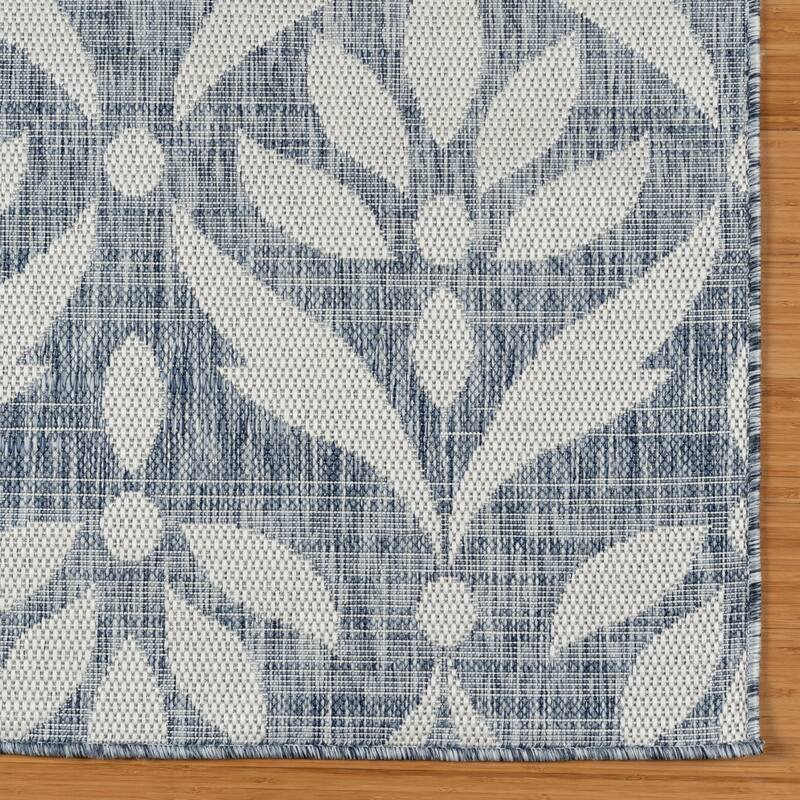 Gertmenian Savara Global Geometric Polypropylene Indoor Outdoor Performance Flatweave Area Rug Collection