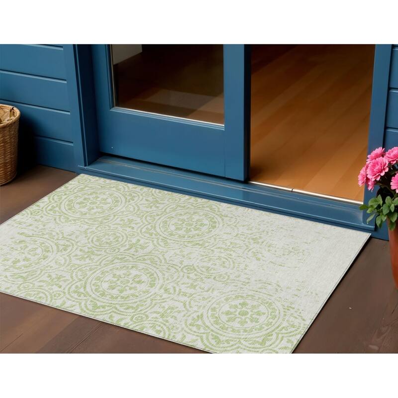 HomeRoots Medallion Transitional Rectangle Outdoor Rug - 3' x 5'