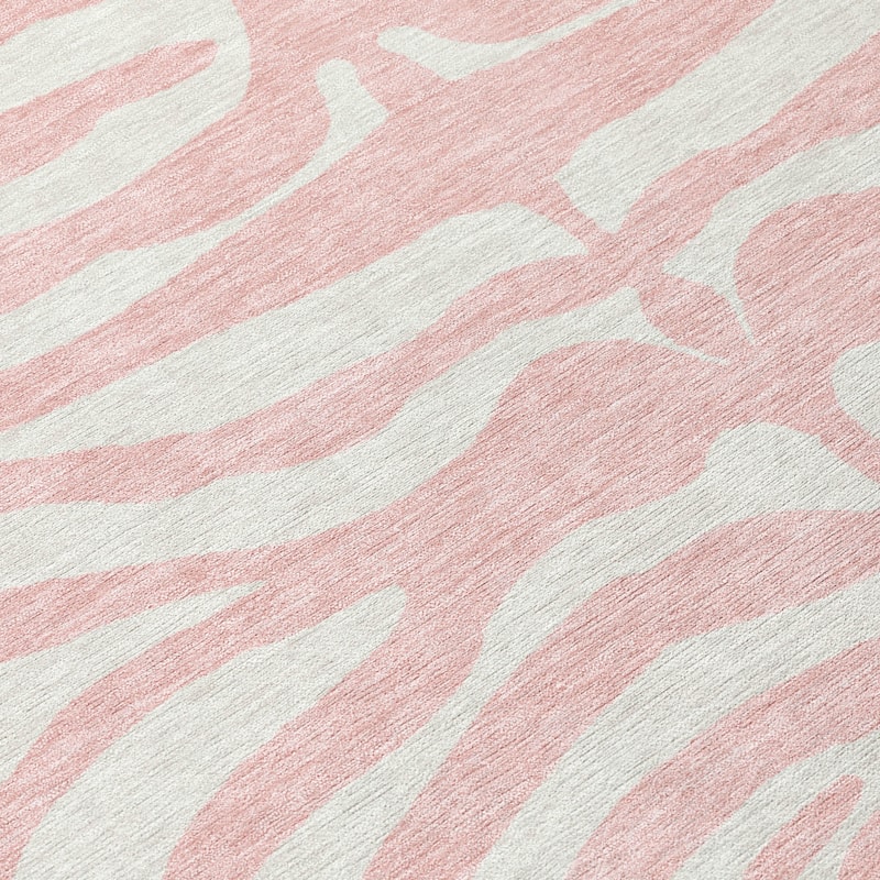 Machine Washable Indoor/ Outdoor Modern Animal Print Chantille Rug
