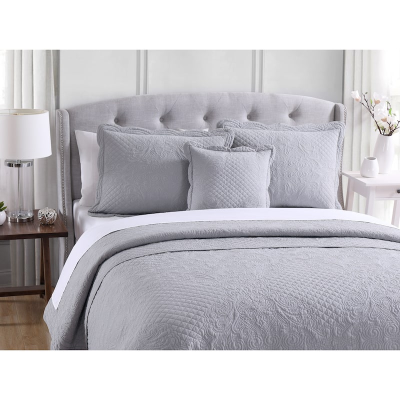 French Tile Scalloped Quilt Set with Decorative Pillow
