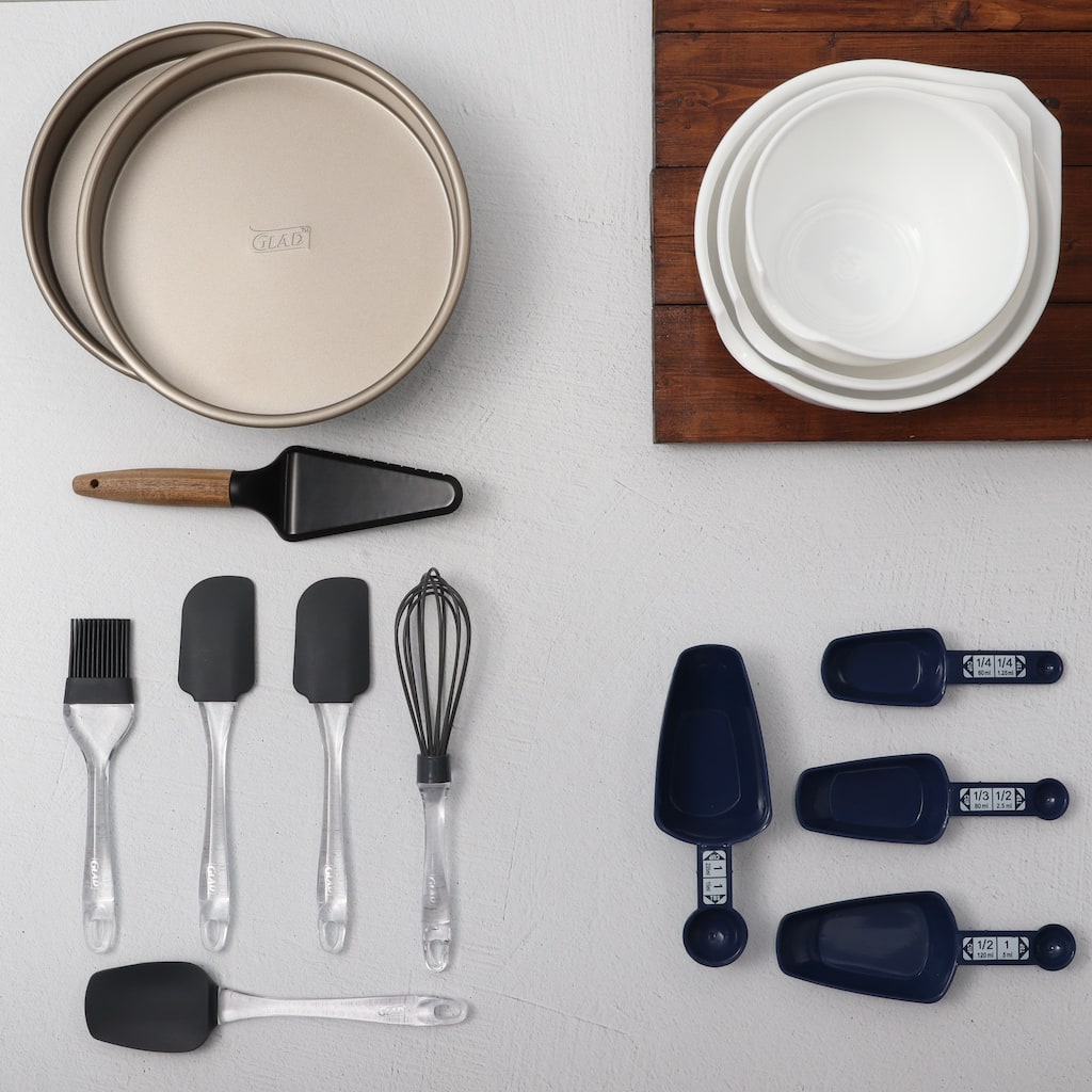 GLAD™ 15 Piece Cake Kit