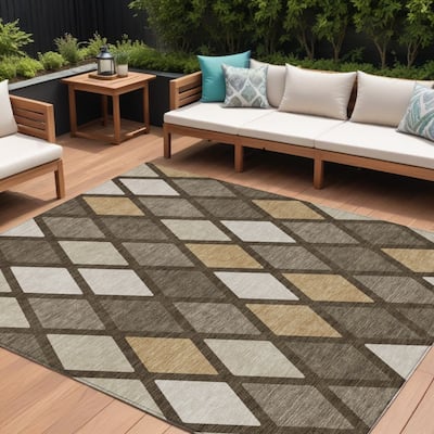 HomeRoots Geometric Transitional Rectangle Outdoor Rug