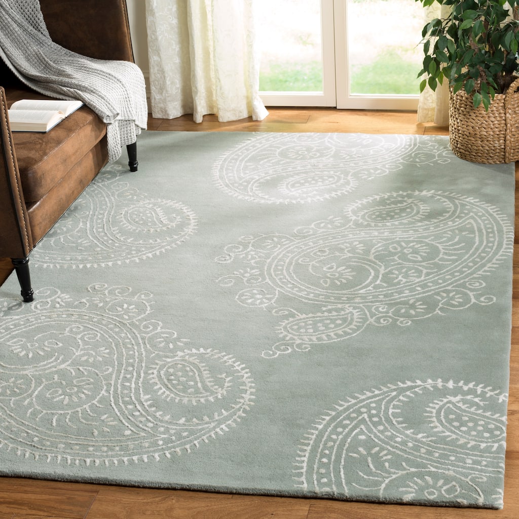 SAFAVIEH Handmade Bella Kristiana Paisley Modern Floral Wool Rug