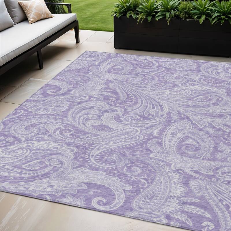 HomeRoots Paisley Transitional Rectangle Outdoor Rug - 5' X 8'