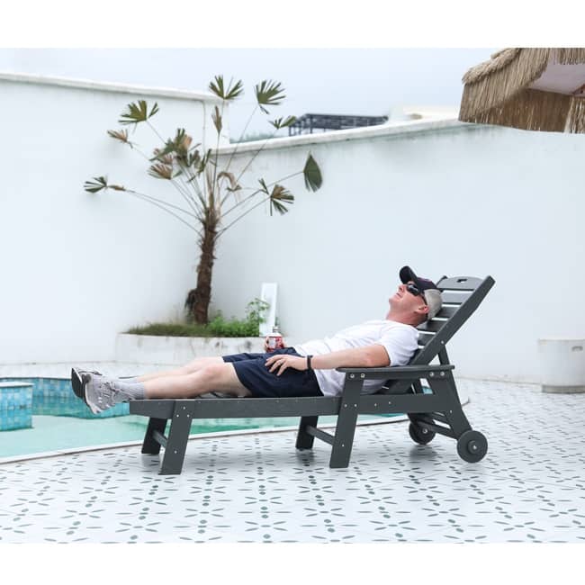 Oversized Outdoor Lounge Chair With Wood Texture‌ - Five-Position Adjustable HDPE Chaise Lounge Featuring Wheels And Cup Holder.