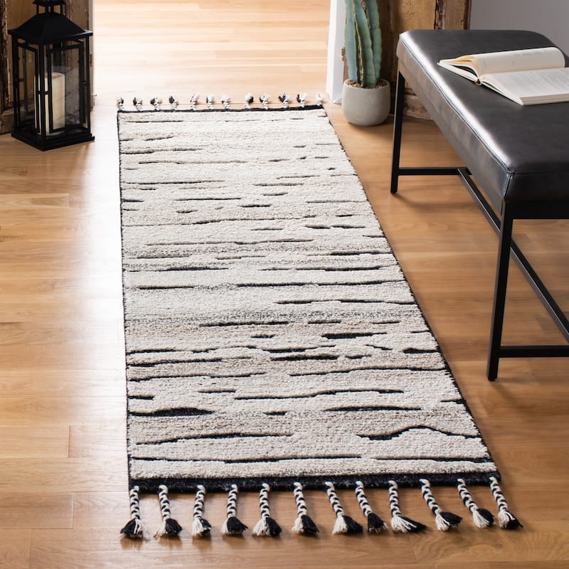 SAFAVIEH Hand-Knotted Casablanca Shag Siret Tribal Wool Rug - 2'3" x 8' Runner - Charcoal/Ivory