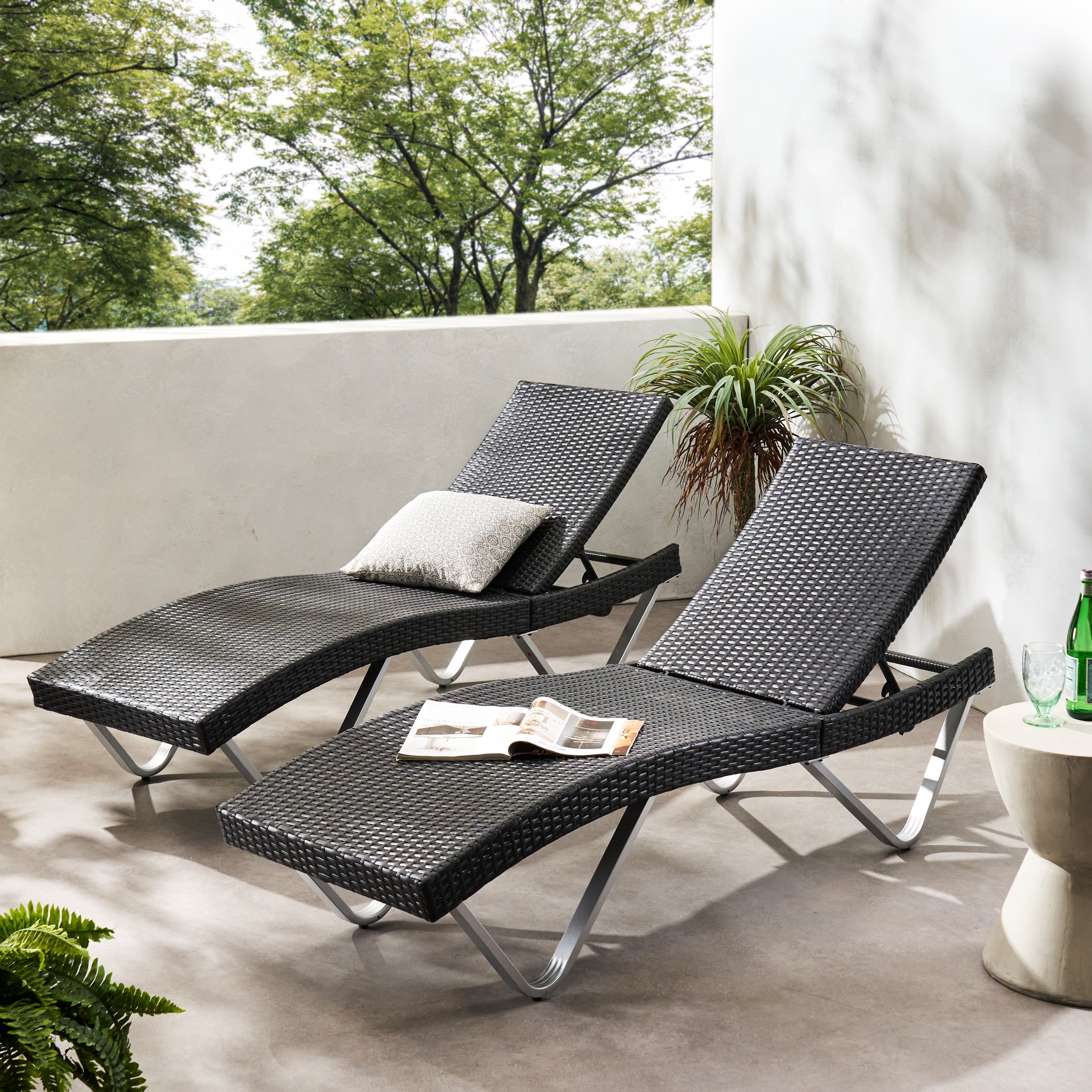 Christopher knight hotsell wicker lounge chairs