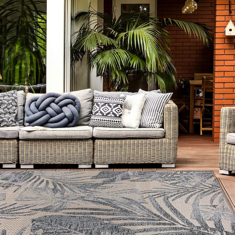 Tropical Floral Indoor/Outdoor Area Rug - 5' x 7' - Cream