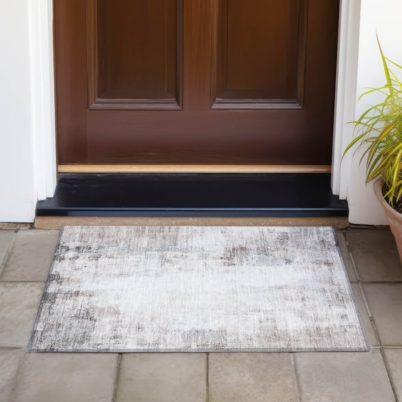 Machine Washable Indoor/Outdoor Abstract Solid Chantille Rug - Taupe - 1'8" x 2'6"