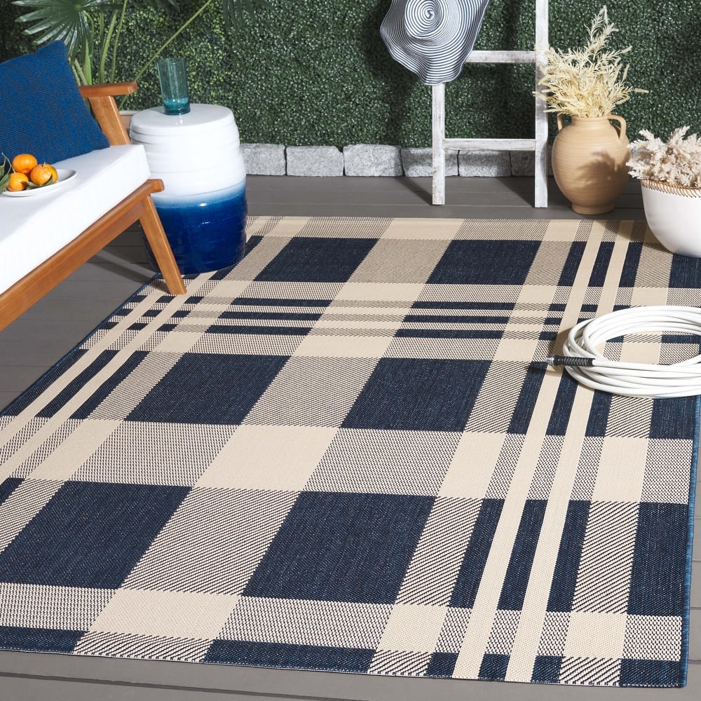 SAFAVIEH Courtyard Oriole Plaid Indoor/ Outdoor Waterproof Patio Backyard.