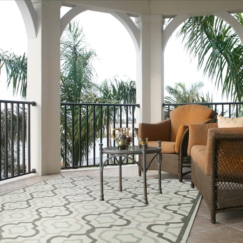 SAFAVIEH Courtyard Oyvor Indoor/ Outdoor Waterproof Patio Backyard Rug