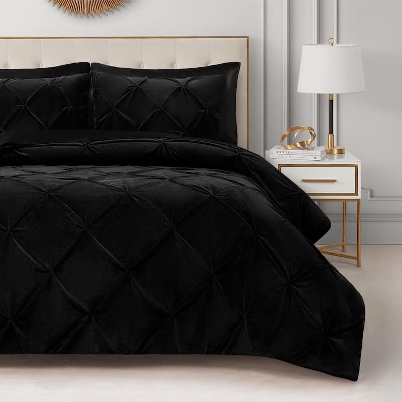 Juicy Couture Kiss Pleat Plush Comforter Sets - Black - King