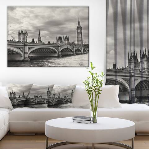 Designart 'Wonderful View of Westminster Bridge' Large Cityscape Wall Art Canvas Print