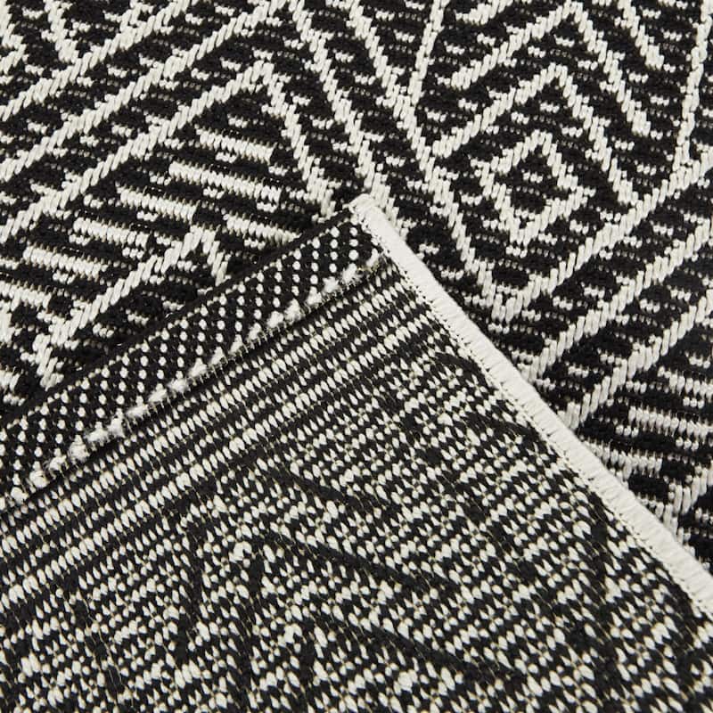 Letronne Tribal Diamond Patio Indoor/Outdoor Area Rug