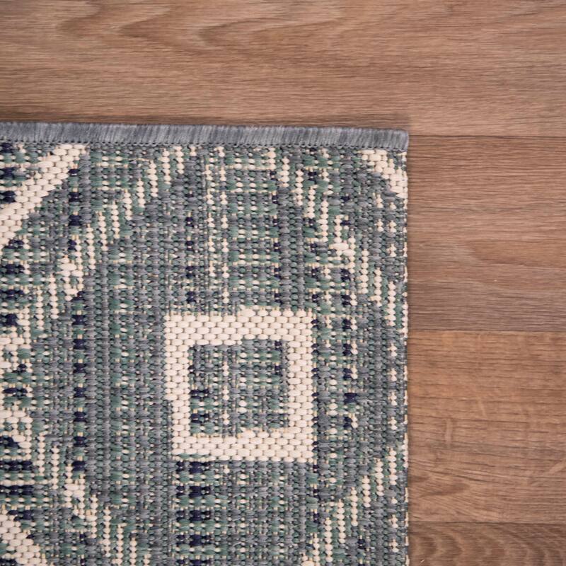 Annika Diamond Trellis Pattern Indoor/ Outdoor Area Rug
