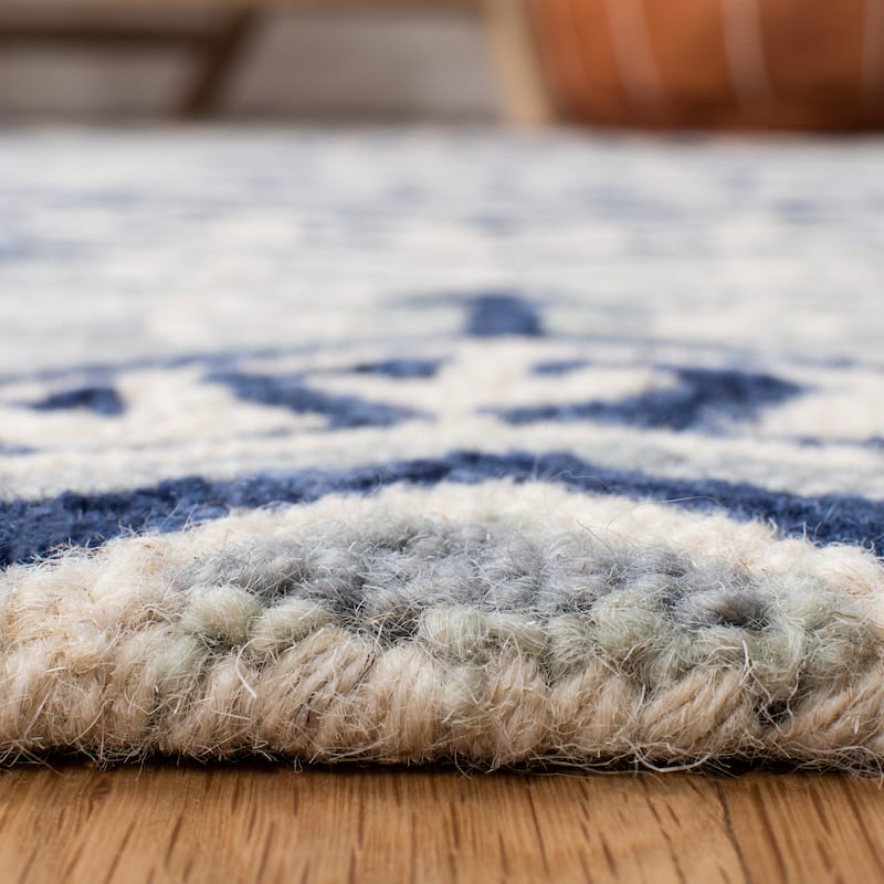 SAFAVIEH Handmade Aspen Idit Boho Tribal Wool Rug -