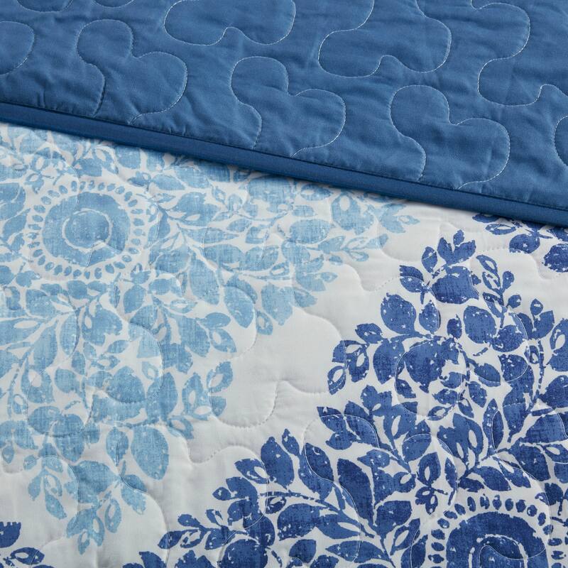 Madison Park Montecito 6 Piece Printed Quilt Set with Throw Pillows