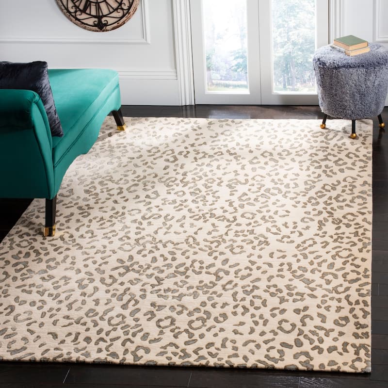 SAFAVIEH Hand-knotted Nepalese Fatmire Wool Rug