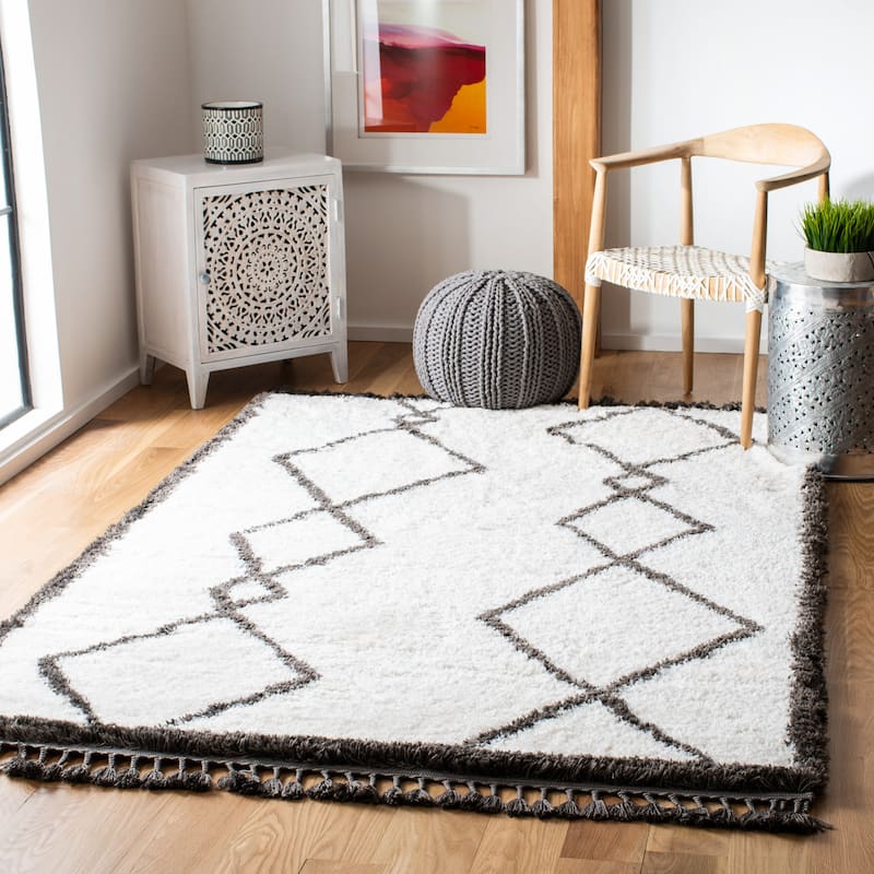 SAFAVIEH Carmella Ljutza Shag Trellis Polyester Rug - 4' x 6' - Cream/Grey