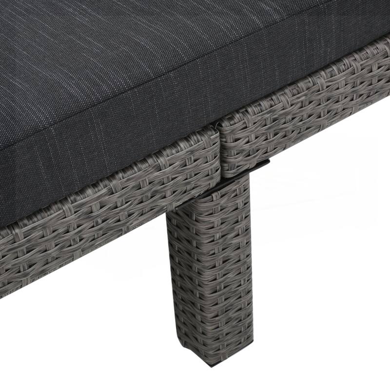 Luxury Outdoor Wicker Lounger