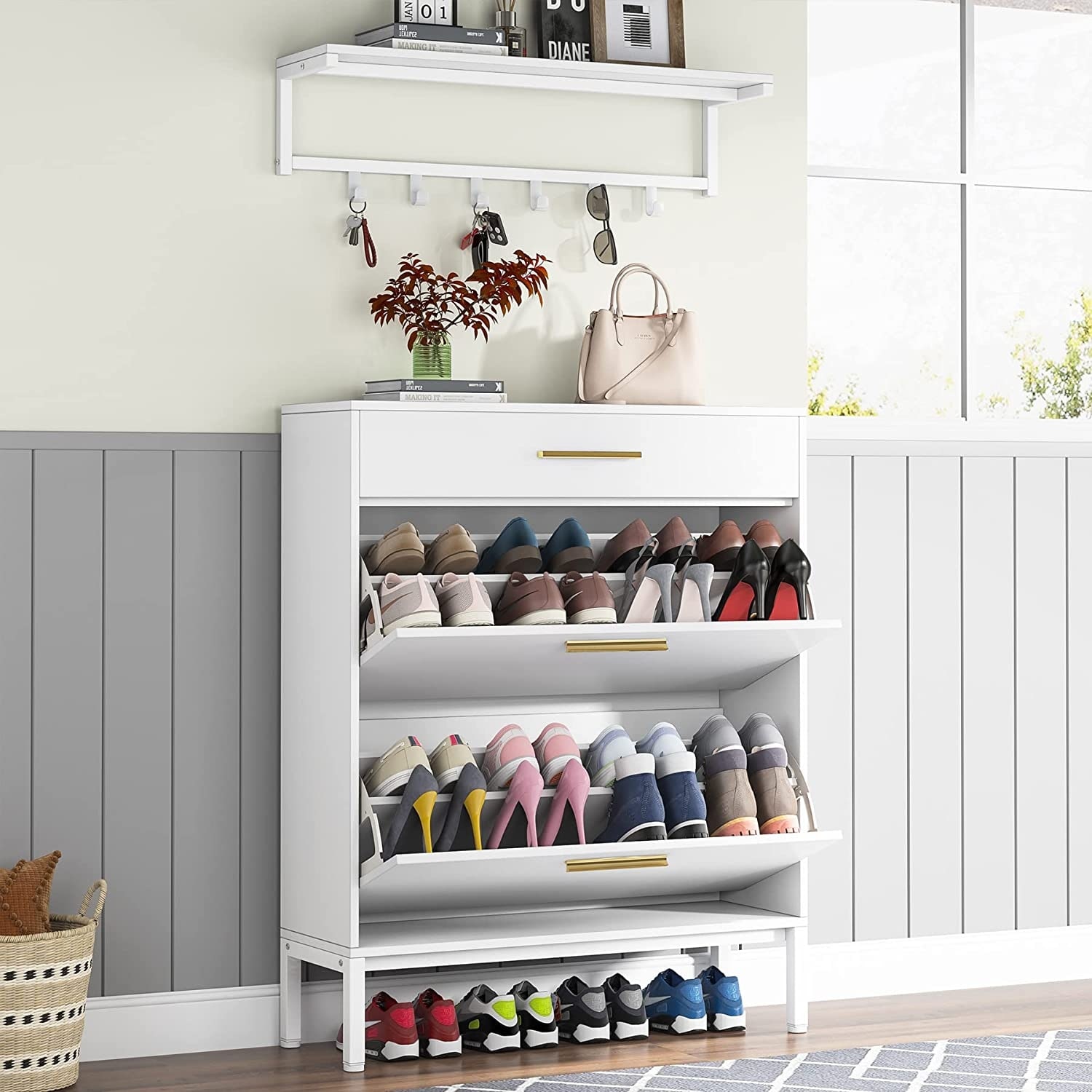 Narrow shoe shop and coat rack