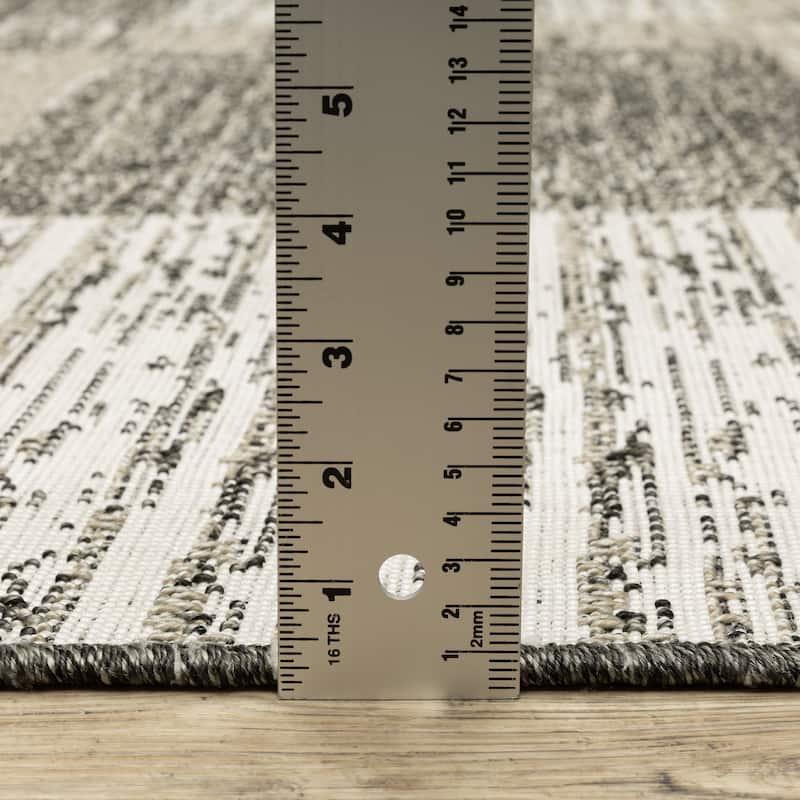 Style Haven Grayton Textured Geometric Beige/ Black Indoor-Outdoor Fringe Edge Rug