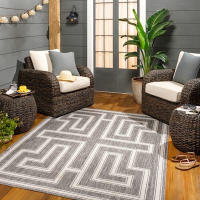 Livabliss Shuppo Indoor/ Outdoor Scrollwork Area Rug