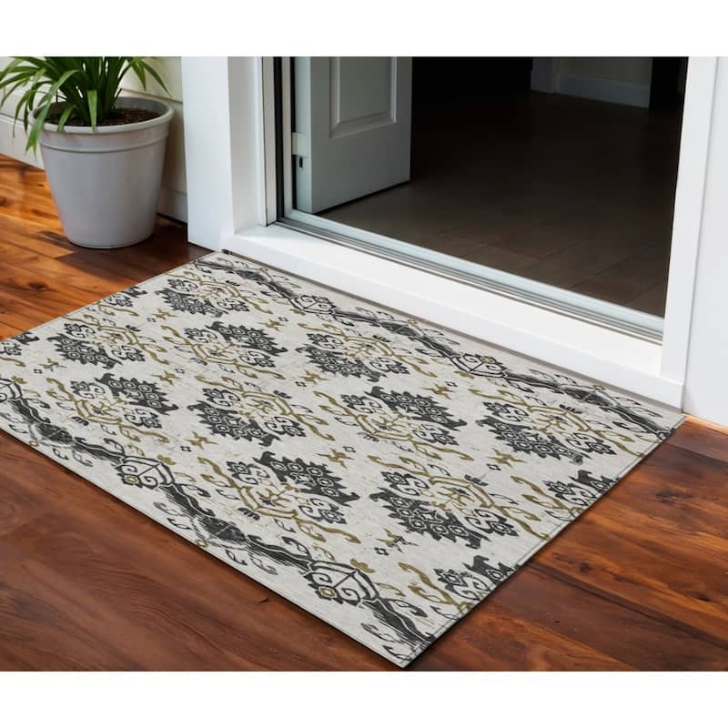 HomeRoots Oriental Transitional Rectangle Outdoor Rug - 3' x 5'