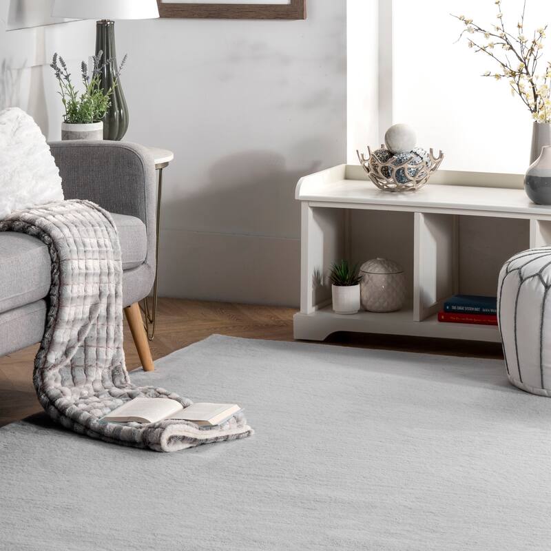 Nuloom Layne Soft Silky Faux Rabbit Fur Area Rug
