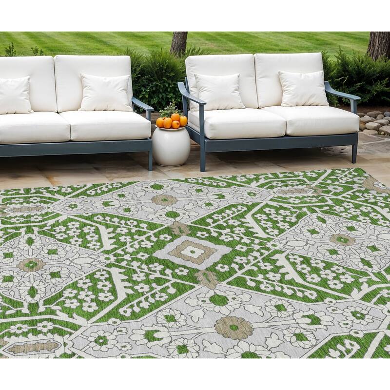 HomeRoots Floral Transitional Rectangle Outdoor Rug - 8' X 10'