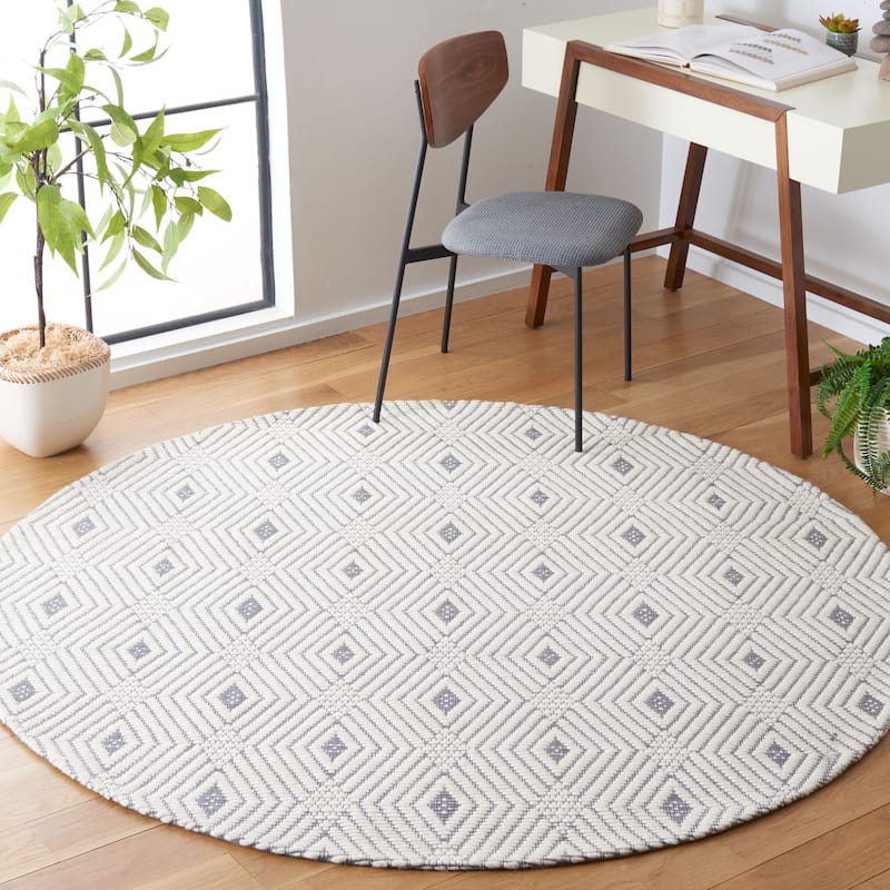 SAFAVIEH Handmade Marbella Matxalen Modern Wool Rug - 6' Round - Ivory/Grey