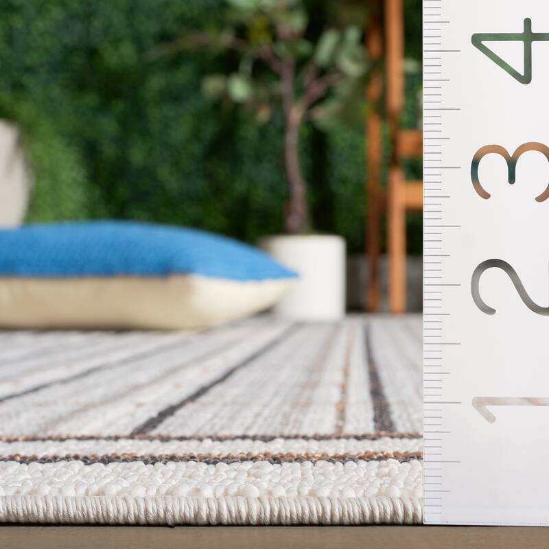 SAFAVIEH Veranda Tiziana Washable Indoor/Outdoor Rug - Weather Resistant & Easy Cleaning