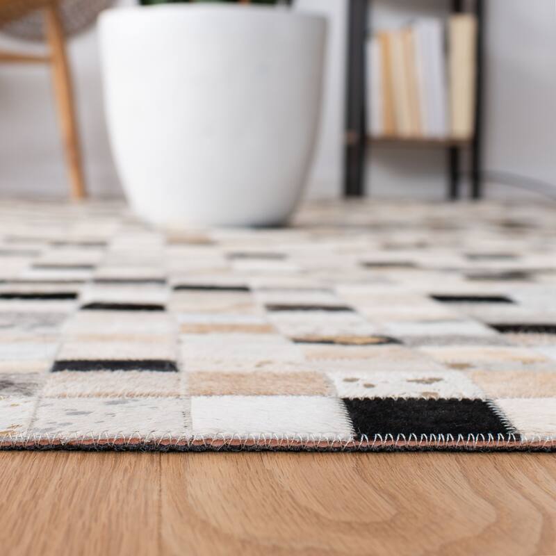 SAFAVIEH Benedicte Handmade Aloisia Leather Natural Hide Rug
