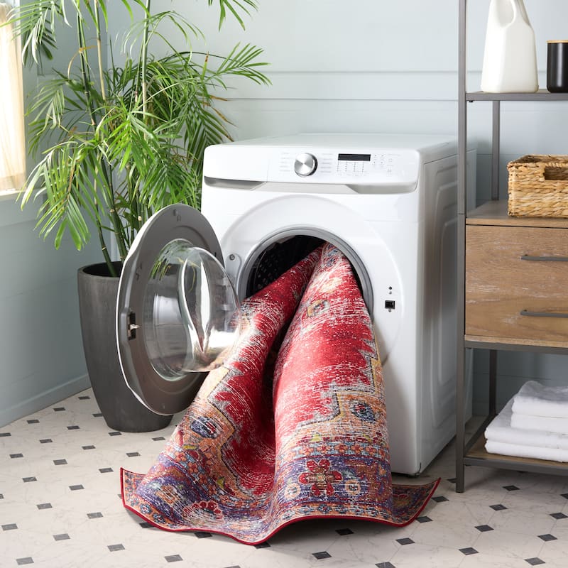 SAFAVIEH Tucson Machine Washable Slip Resistant Khulud Traditional Rug