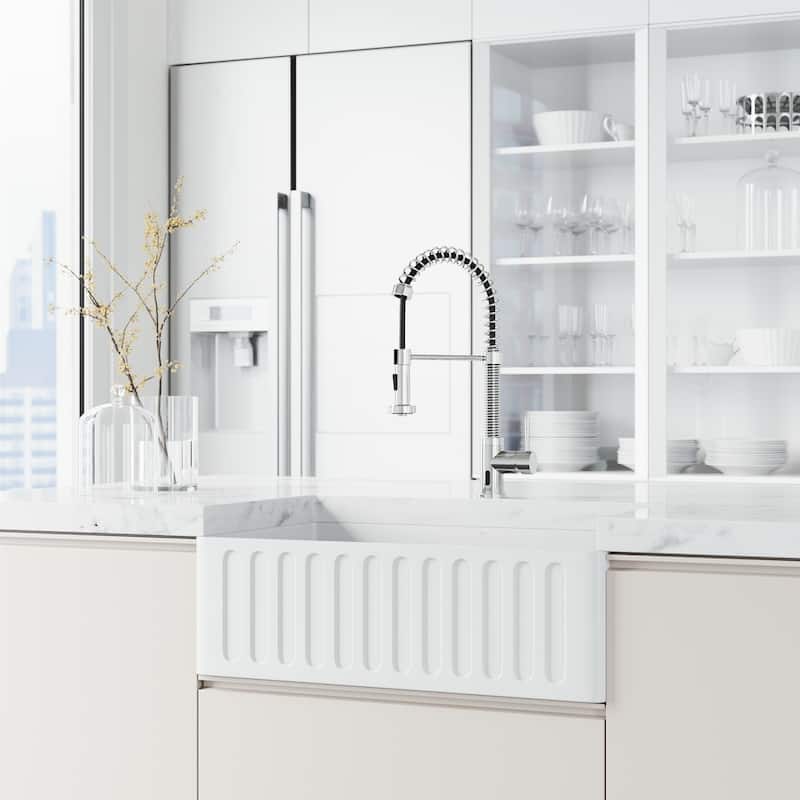 VIGO Edison 19" H Single Handle Pull-Down Sprayer Kitchen Faucet Set with Touchless Sensor