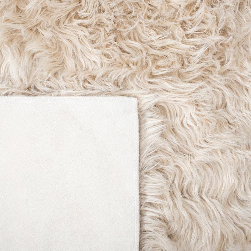 SAFAVIEH Faux Sheep Skin Alexandria 2.4-inch Thick Rug