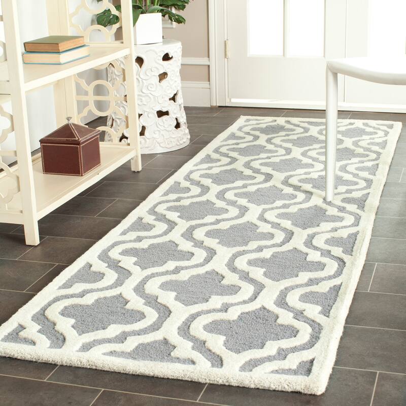 SAFAVIEH Handmade Cambridge Allana Modern Moroccan Wool Rug - 2'6" x 20' Runner - Silver/Ivory