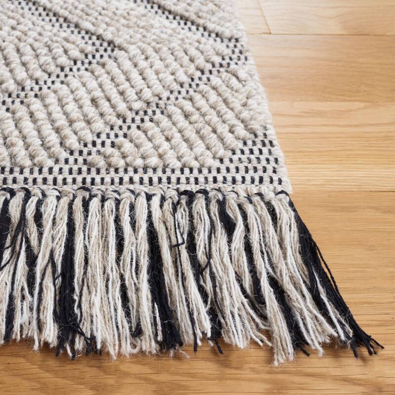 SAFAVIEH Vermont Corlien Wool Fringe Rug