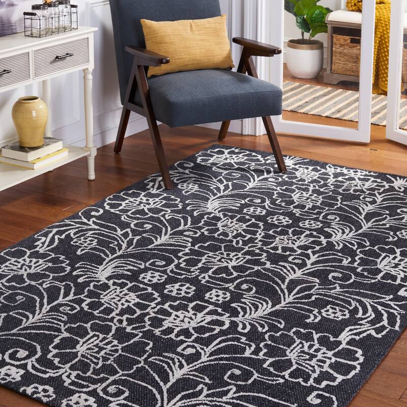 SAFAVIEH Handmade Marbella Doree Floral Rug - 5' x 8' - Black/Ivory